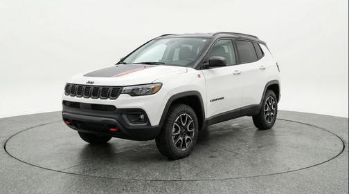 Bright White Clearcoat 2025 Jeep Compass Trailhawk