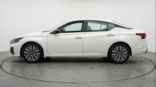 Glacier White 2025 Nissan Altima SV FWD