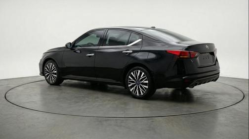 Super Black 2025 Nissan Altima SV FWD