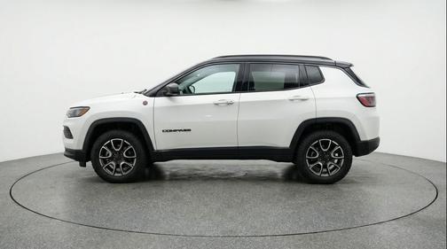 Bright White Clearcoat 2025 Jeep Compass Trailhawk