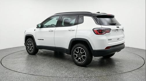 Bright White Clearcoat 2025 Jeep Compass Trailhawk