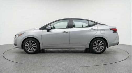 Gun Metallic 2025 Nissan Versa 1.6 SV