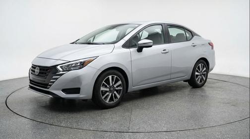 Gun Metallic 2025 Nissan Versa 1.6 SV