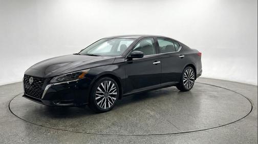 Super Black 2025 Nissan Altima SV FWD
