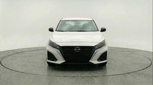 Glacier White 2025 Nissan Altima SV FWD
