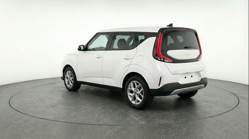 Snow White Pearl 2025 Kia Soul LX
