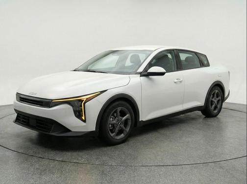 Snow White Pearl 2025 Kia K4 LXS