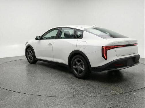 Snow White Pearl 2025 Kia K4 LXS