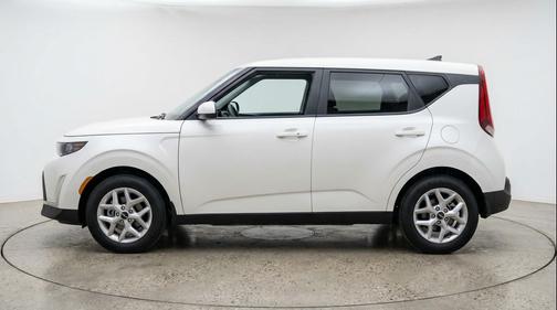 Snow White Pearl 2025 Kia Soul LX