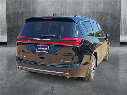 2025 Chrysler Pacifica L