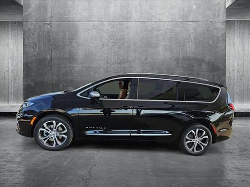 2025 Chrysler Pacifica L