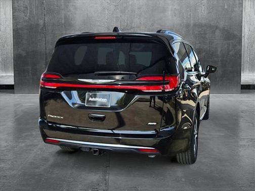 2025 Chrysler Pacifica L