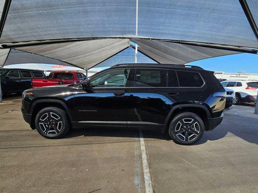 Diamond Black Crystal Pearlcoat 2026 Jeep Cherokee Laredo 4x4