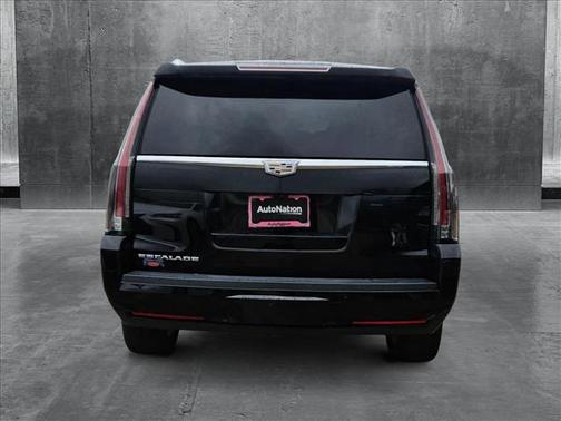 2018 Cadillac Escalade Luxury