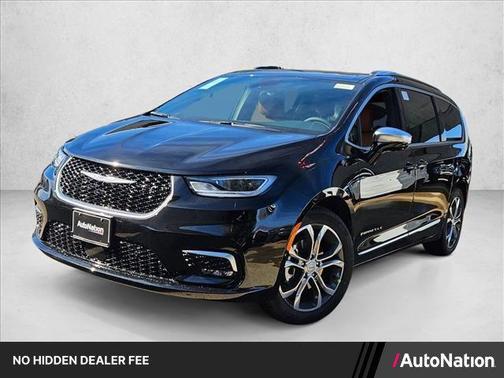 Diamond Black Crystal Pearlcoat 2026 Chrysler Pacifica L