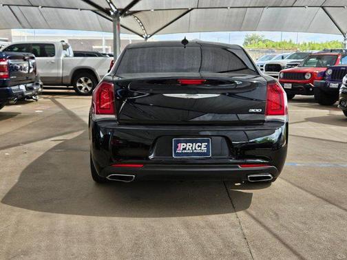 2018 Chrysler 300 Touring
