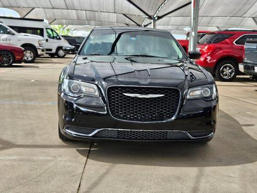 2018 Chrysler 300 Touring