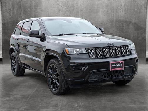 Photo 3 of 22 of 2018 Jeep Grand Cherokee Altitude