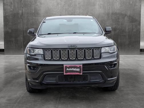 Photo 2 of 22 of 2018 Jeep Grand Cherokee Altitude