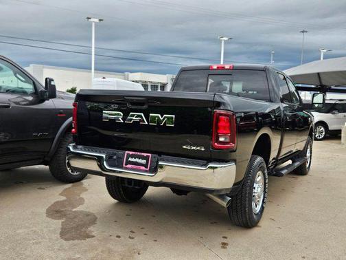 2025 RAM 2500 Tradesman Crew Cab 4x4 6'4' Box