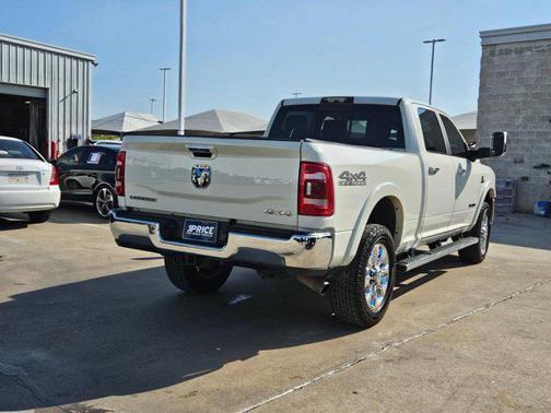 2022 RAM 2500 Laramie Crew Cab 4x4 6'4' Box