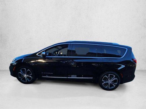 Diamond Black Crystal Pearlcoat 2026 Chrysler Pacifica L
