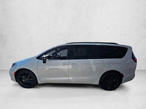 Bright White Clearcoat 2026 Chrysler Pacifica L