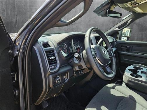 2025 RAM 2500 Tradesman Crew Cab 4x2 6'4' Box