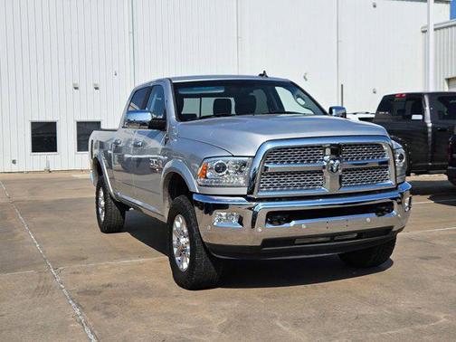 2017 RAM 2500 Laramie Crew Cab 4x4 6'4' Box