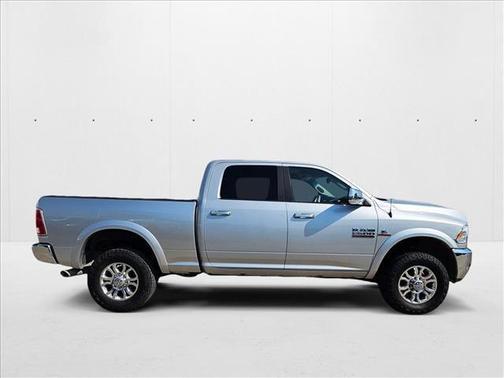 2017 RAM 2500 Laramie Crew Cab 4x4 6'4' Box