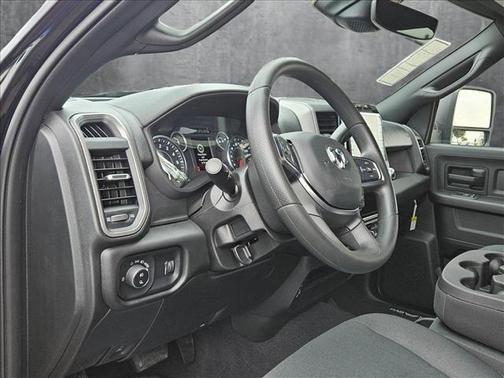 2025 RAM 2500 Tradesman Crew Cab 4x4 6'4' Box