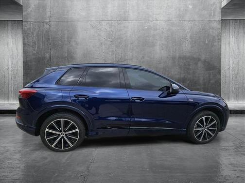 2022 Audi e-tron Premium Plus