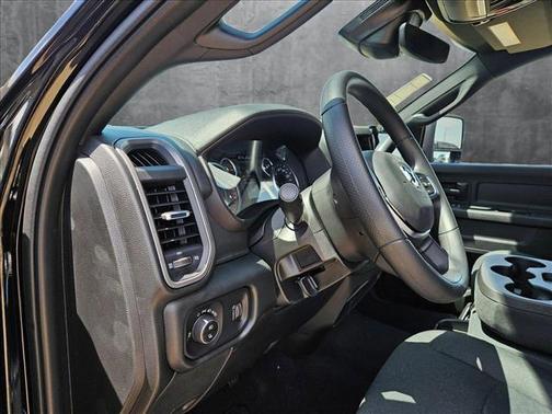 2025 RAM 2500 Tradesman Crew Cab 4x4 6'4' Box