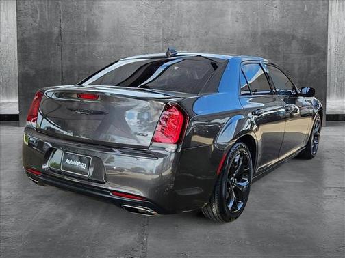 2021 Chrysler 300 Touring