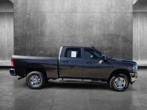 2024 RAM 2500 Tradesman Crew Cab 4x4 6'4' Box