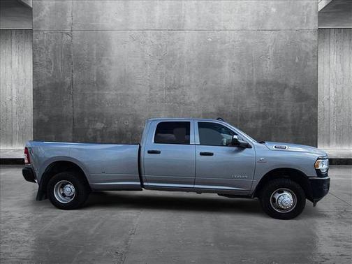 2022 RAM 3500 Tradesman Crew Cab 4x4 8' Box