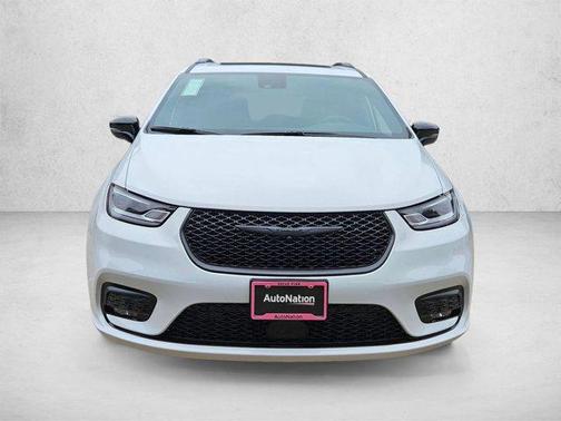 Bright White Clearcoat 2026 Chrysler Pacifica Limited