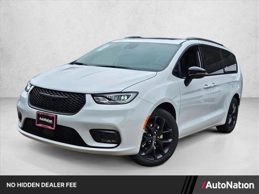 Bright White Clearcoat 2026 Chrysler Pacifica Limited