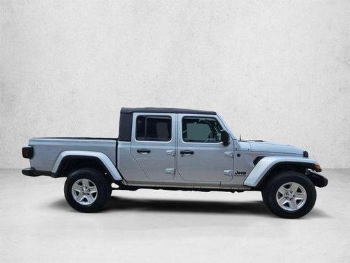 Silver Zynith Clearcoat 2022 Jeep Gladiator Sport S