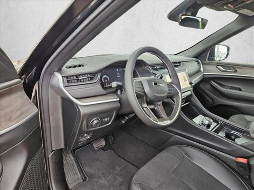 Diamond Black Crystal Pearlcoat 2026 Jeep Grand Cherokee Altitude