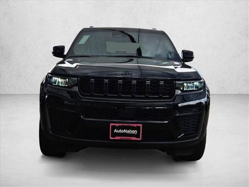 Diamond Black Crystal Pearlcoat 2026 Jeep Grand Cherokee Altitude
