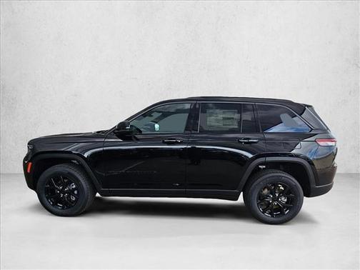 Diamond Black Crystal Pearlcoat 2026 Jeep Grand Cherokee Altitude