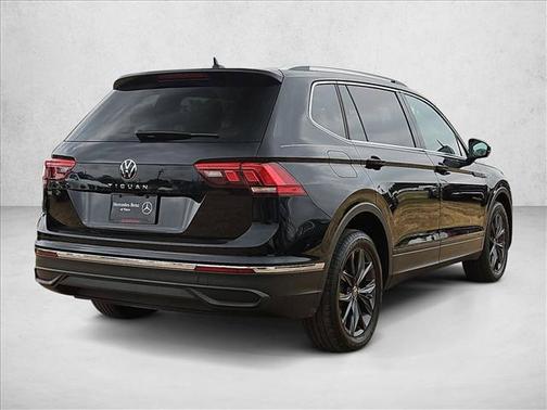Deep Black Pearl 2023 Volkswagen Tiguan 2.0T SE