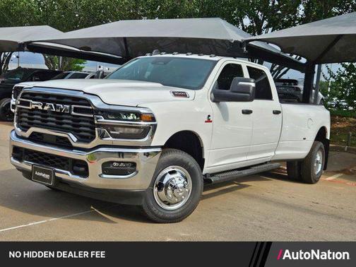 Bright White Clearcoat 2026 RAM 3500 Tradesman Crew Cab 4x4 8' Box