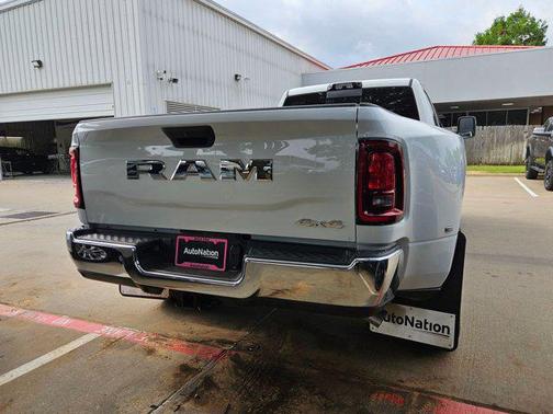 Bright White Clearcoat 2026 RAM 3500 Tradesman Crew Cab 4x4 8' Box