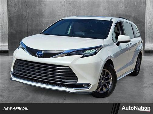 2021 Toyota Sienna XLE 8 Passenger