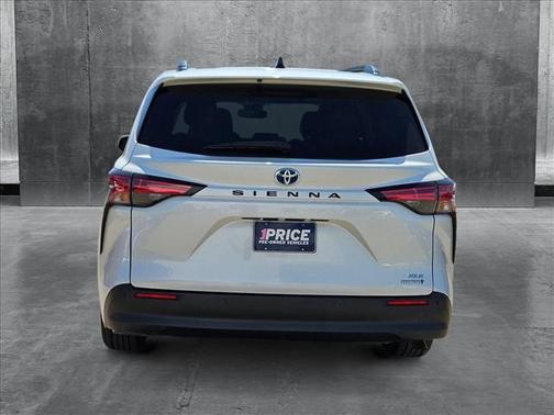 2021 Toyota Sienna XLE 8 Passenger