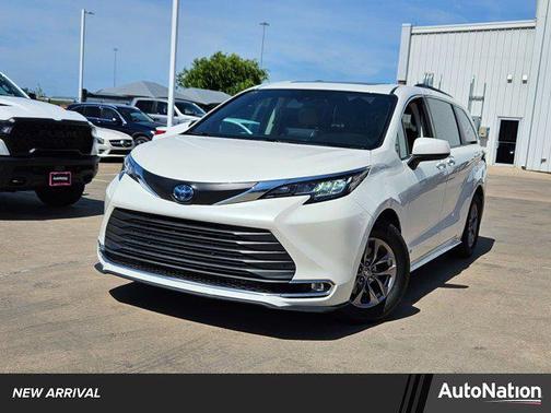 2021 Toyota Sienna XLE 8 Passenger