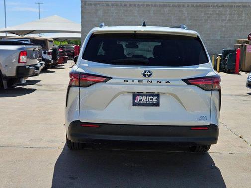 2021 Toyota Sienna XLE 8 Passenger