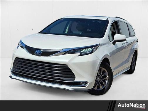 2021 Toyota Sienna XLE 8 Passenger
